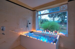 Luxury Suite Cottage with Private Garden and Pool | Bathroom