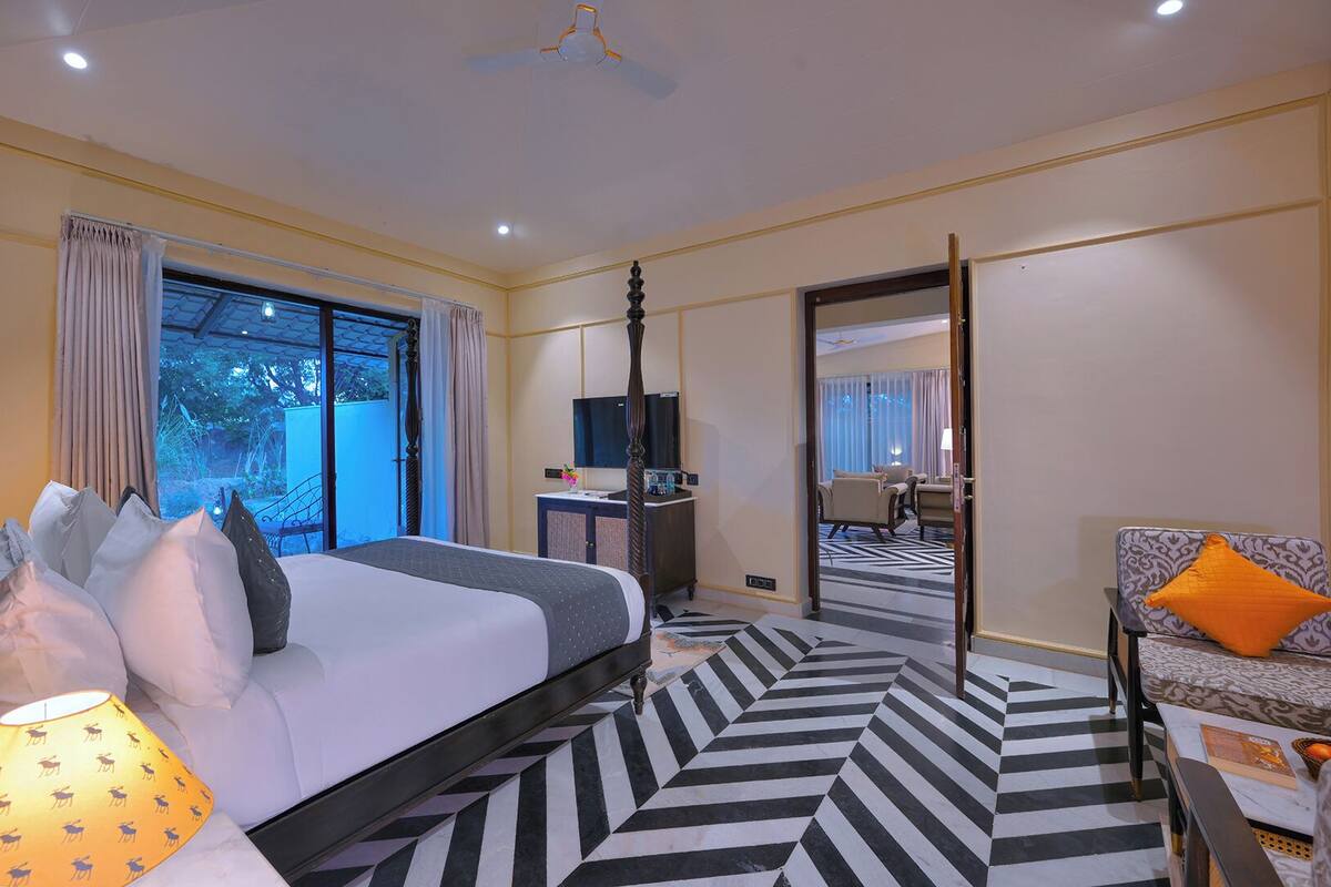 Luxury Suite Cottage with Private Garden and Pool | 1 bedroom, desk, laptop workspace, blackout curtains