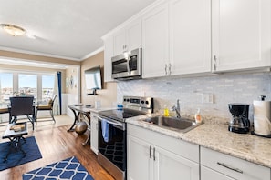 Fridge, microwave, oven, stovetop - Top-Floor Bayside - Canal Access & Views (Ocean City)