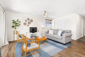 Smart TV, offices - Newly renovated 2-bed/2-bath with space for 7 (Ocean City)