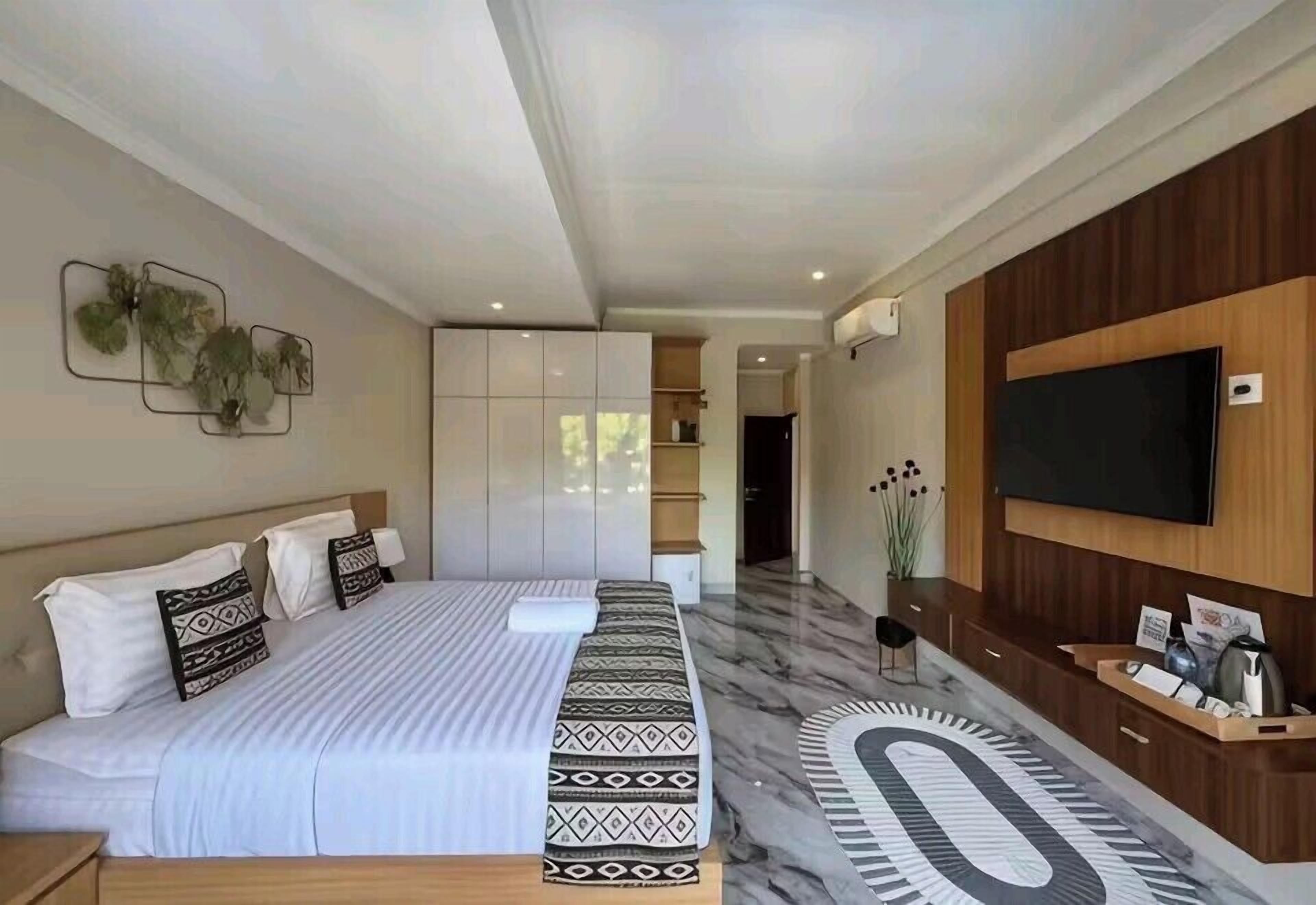 Superior Double Room, Pool View | Iron/ironing board, free WiFi