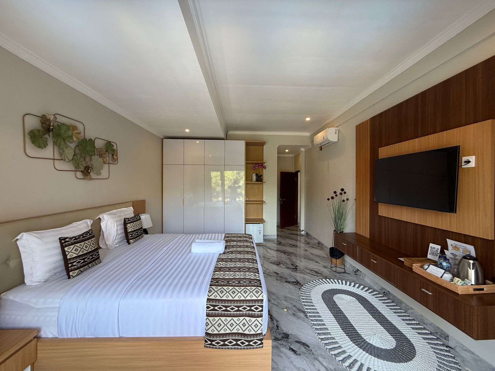 Een strijkplank/strijkijzer, gratis wifi