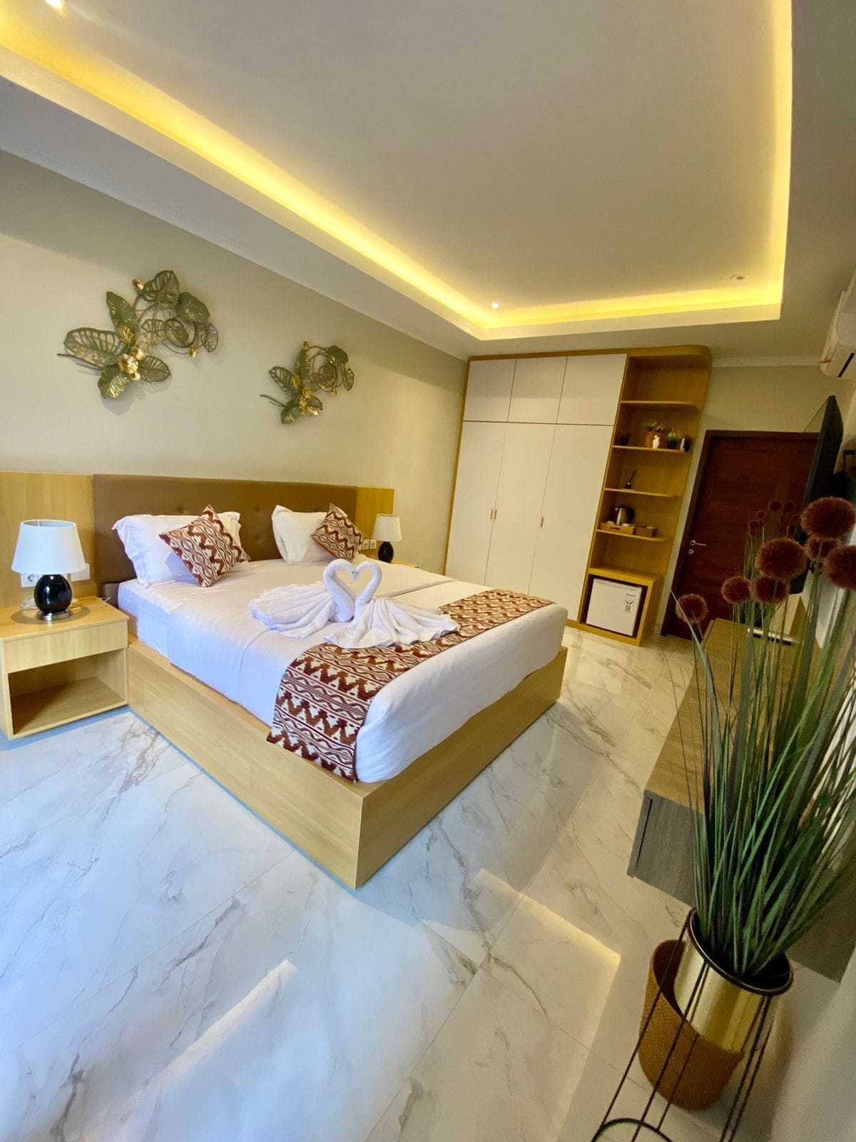 Double Room, Pool View | Minibar, desk, blackout drapes, iron/ironing board (on request)