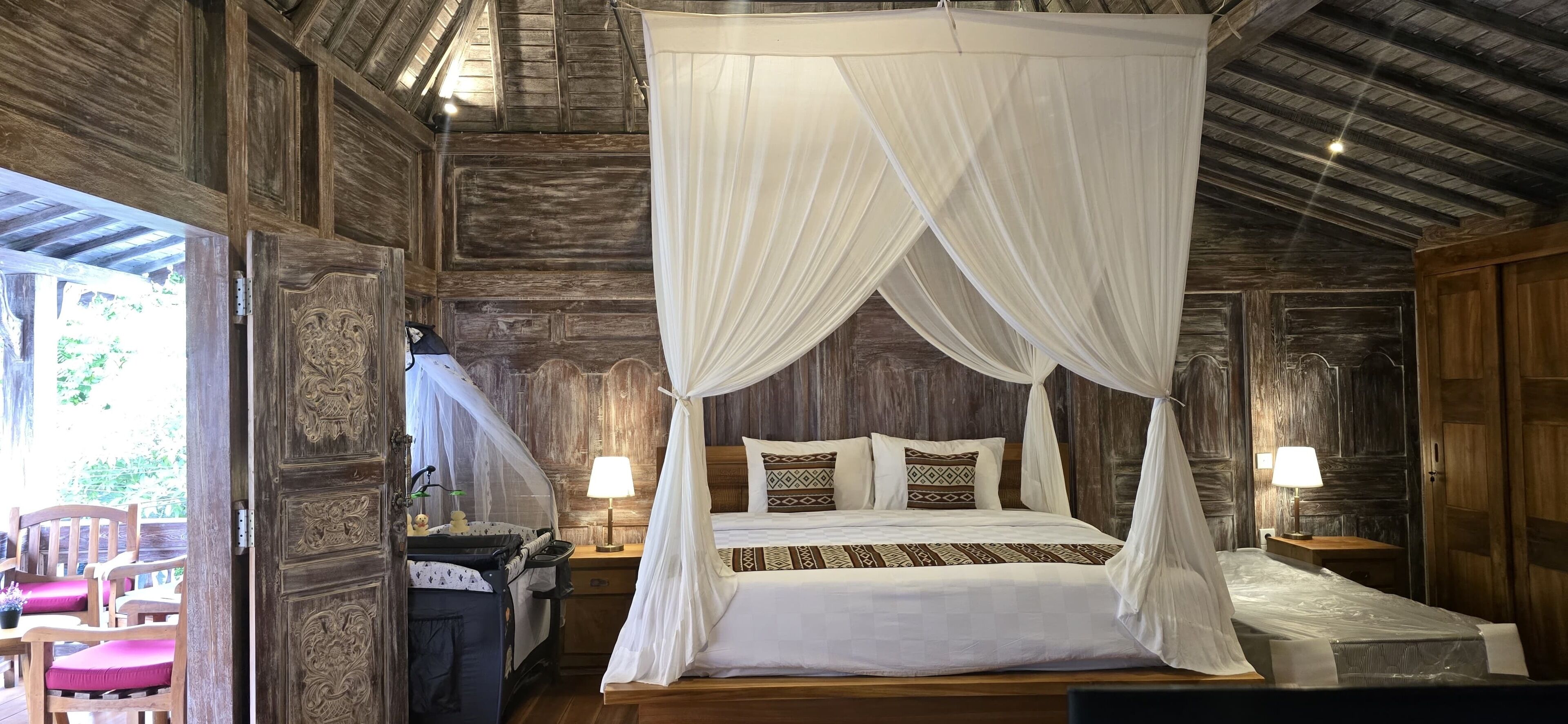 Een strijkplank/strijkijzer, gratis wifi