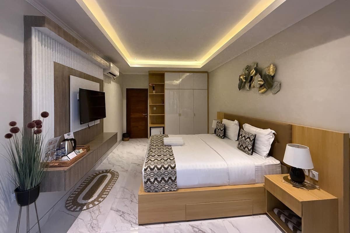 Individually decorated, iron/ironing board, free WiFi