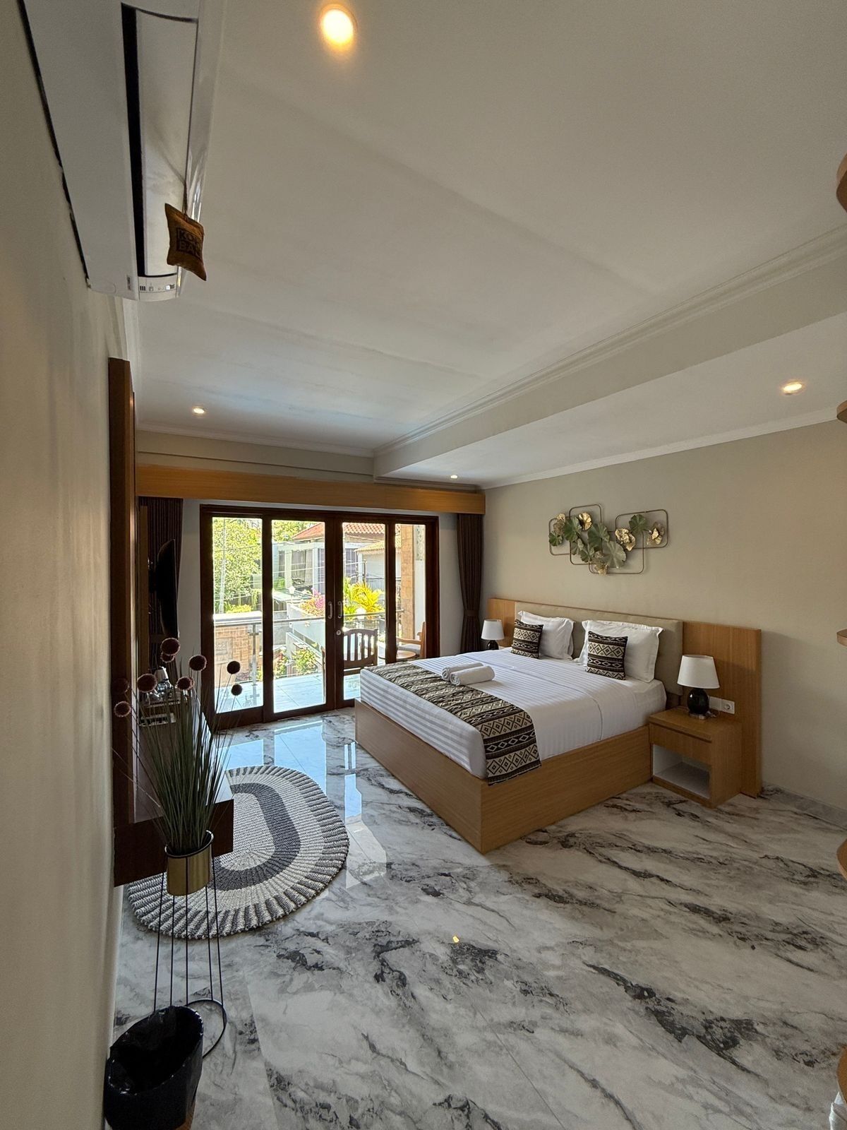 Een strijkplank/strijkijzer, gratis wifi