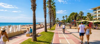 Townhouse in Miami Platja near the beach