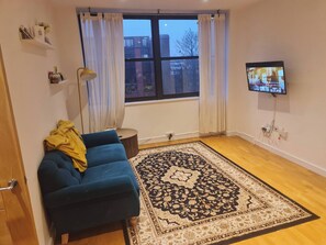 Apartment, 2 Bedrooms, Accessible, City View | Living room