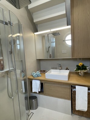 Hair dryer, bidet, towels, soap - Beach house (Cattolica)