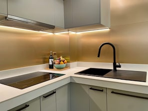 Fridge, microwave, stovetop, dishwasher