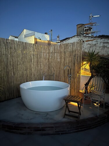 La Bermeja: Terrace with relaxing stargazer bath and stunning views