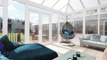 Hus Comfort - utsikt mot trädgården | 11 sovrum, arbetsyta för laptop, gratis wi-fi och sängkläder