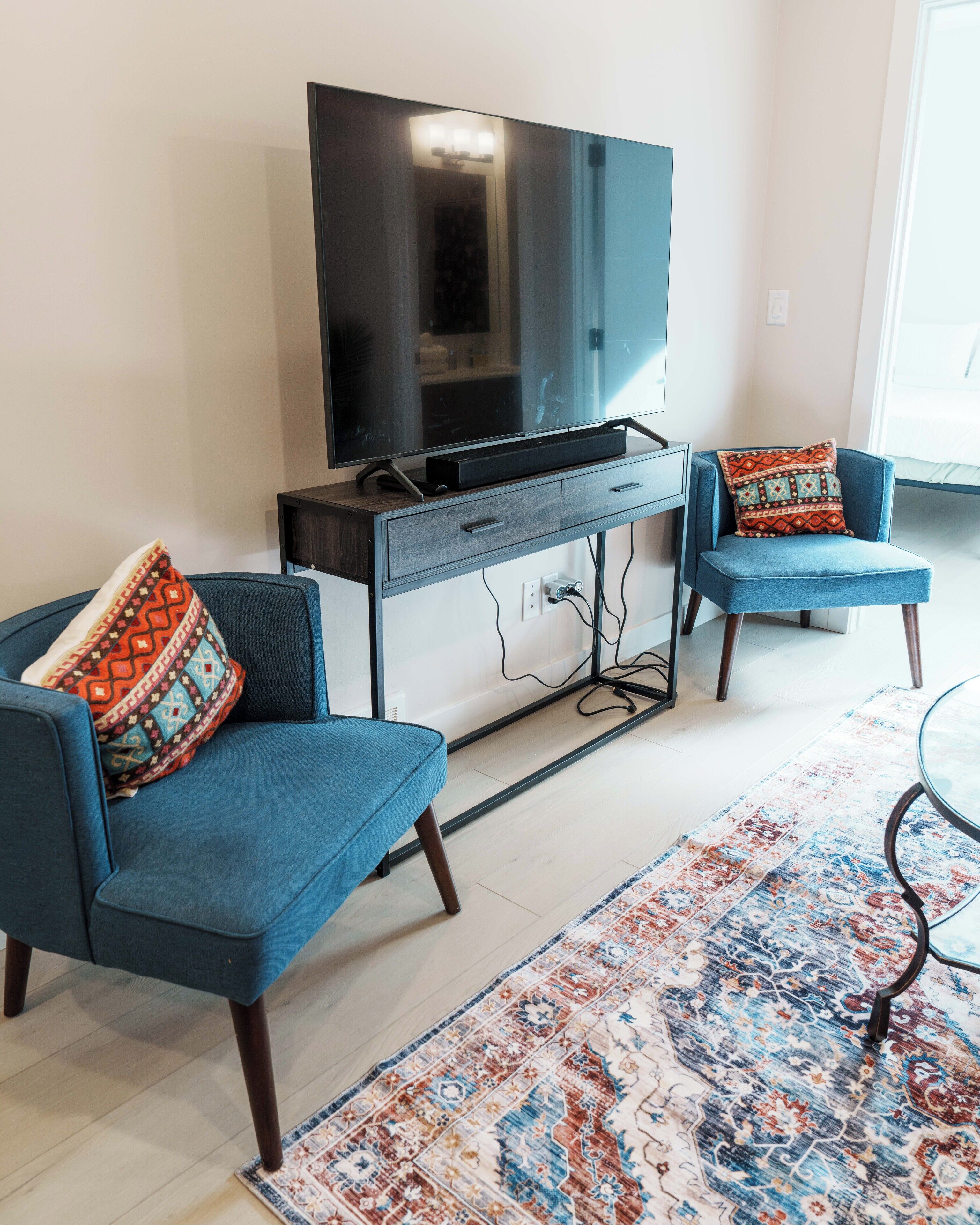The Amber Suite | Close To Airport - Calgary