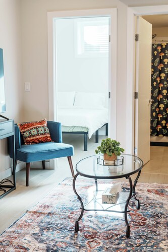 The Amber Suite | Close to Airport