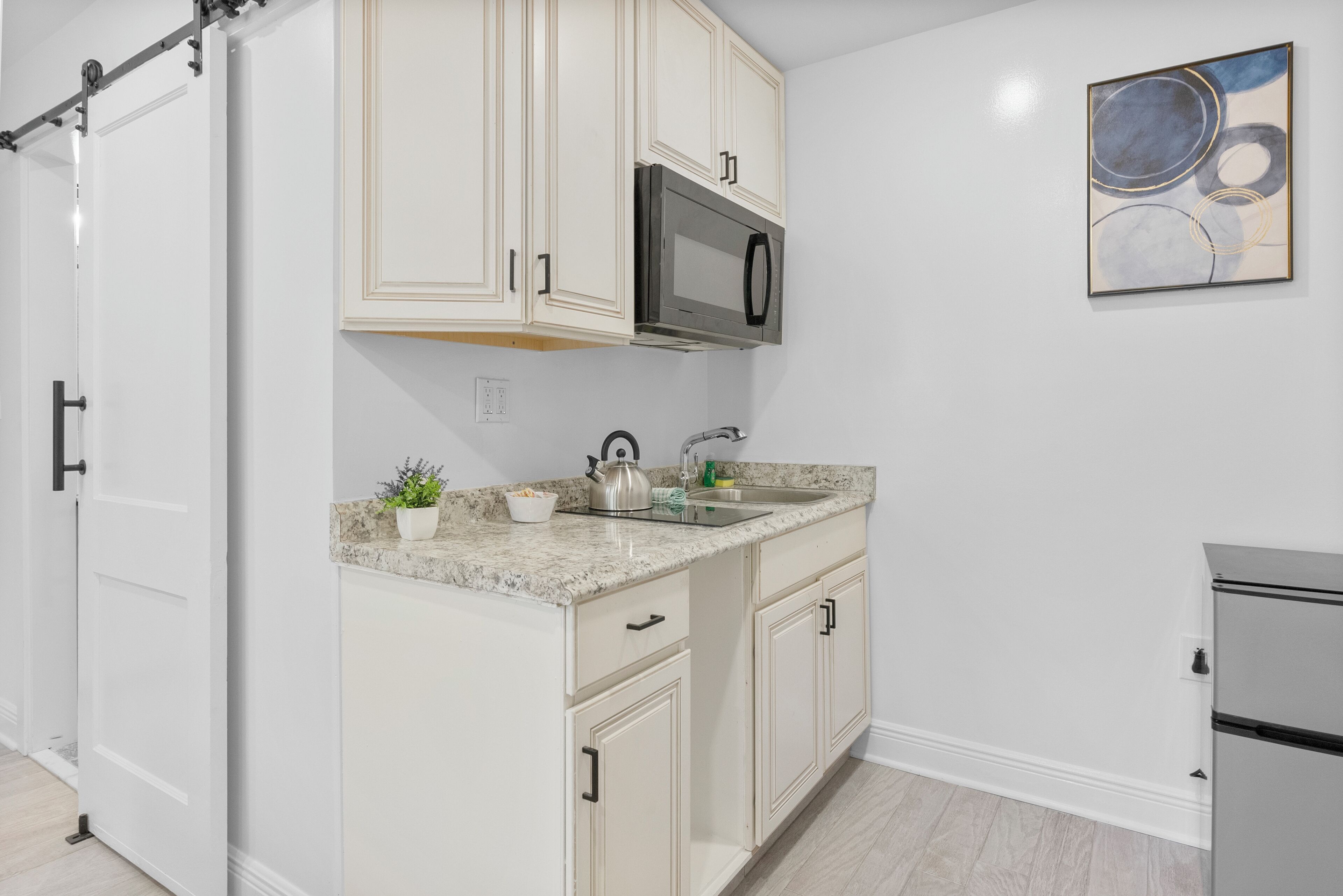 Superior Suite, City View | Private kitchenette | Mini-fridge, microwave, coffee/tea maker, cookware/dishes/utensils