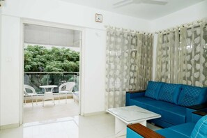 Een bureau, een laptopwerkplek, gratis wifi