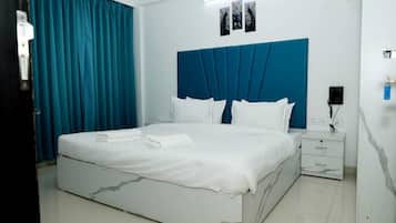 Deluxe Double Room | Desk, laptop workspace, free WiFi