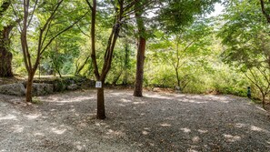A gravel path in a wooded area with trees and a sign labeled 'B-3'. - Gapyeong High Mong Glamping & Camping (Gapyeong)