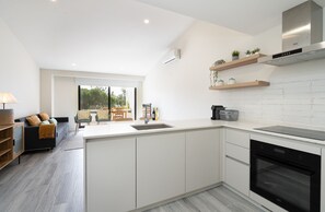 Fridge, microwave, oven, coffee/tea maker