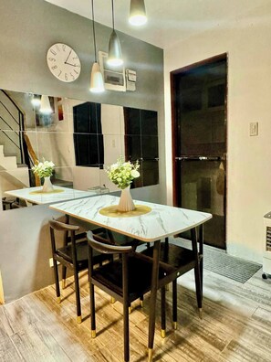 Dining room - Cozy Holiday Home in San Pablo City for Groups of 8-10 (San Pablo)