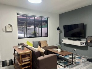 Living room - Cozy Holiday Home in San Pablo City for Groups of 8-10 (San Pablo)