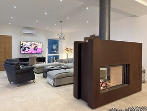 Living area - Stone house, each room with a beautiful view of the Luberon, large heated swimming pool (Murs)