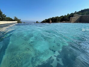 Pool - Stone house, each room with a beautiful view of the Luberon, large heated swimming pool (Murs)