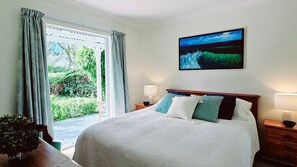 3 bedrooms, bed sheets