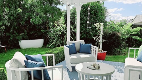 a delightful villa in a quiet location, perfect location from which to explore the Abel Tasman