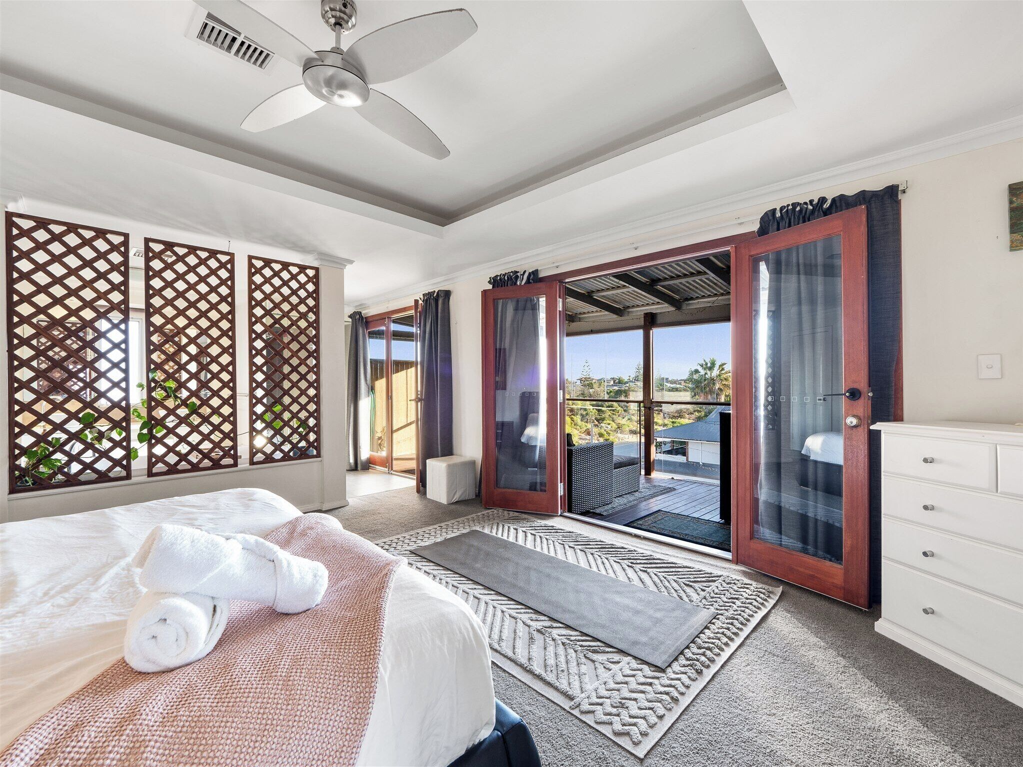 4 bedrooms, iron/ironing board, free WiFi, bed sheets