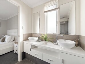 Hair dryer, towels - Halls Head Hideaway with Pool – Near Beach & Town (Halls Head)