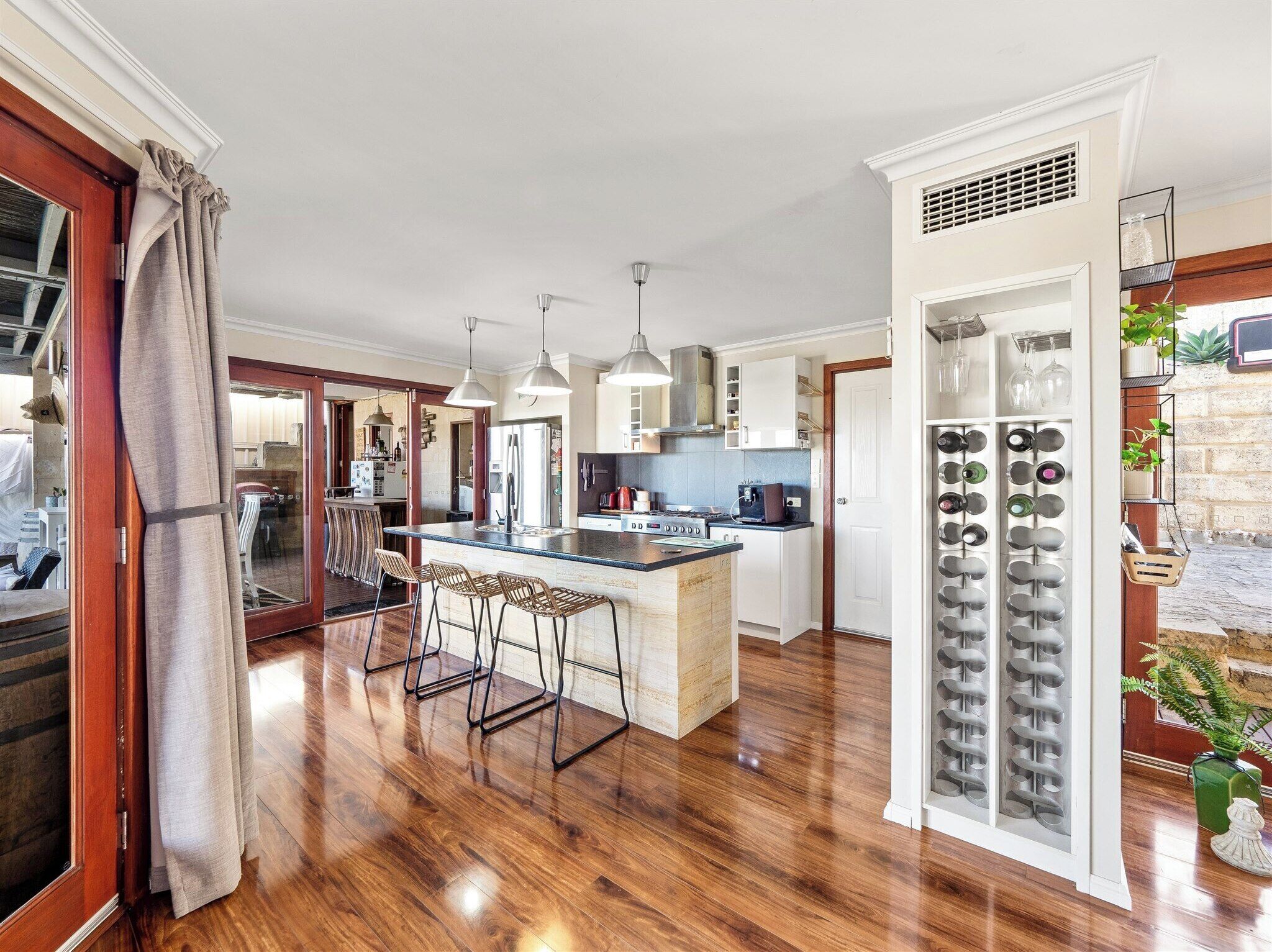 冰箱、微波炉、烤箱、炉灶