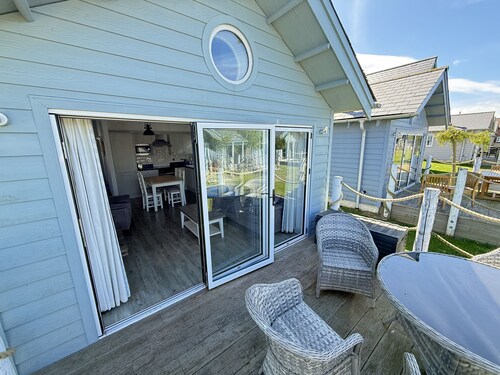 Badger's Retreat -  a beach house that sleeps 4 guests  in 2 bedrooms