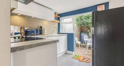 OnSiteStays - Rose Cottage: Cozy Lewes Getaway