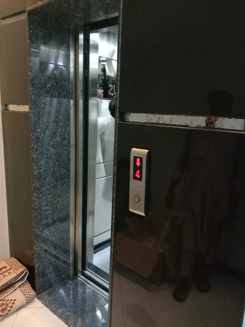An elevator with a digital display showing the number 4.