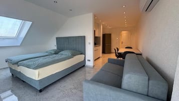 1 bedroom, desk, travel cot, WiFi