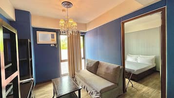 Deluxe Room | Living area