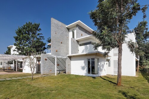 Royal County Villa by Stayjade