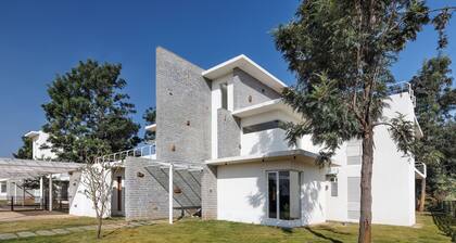 Royal County Villa by Stayjade