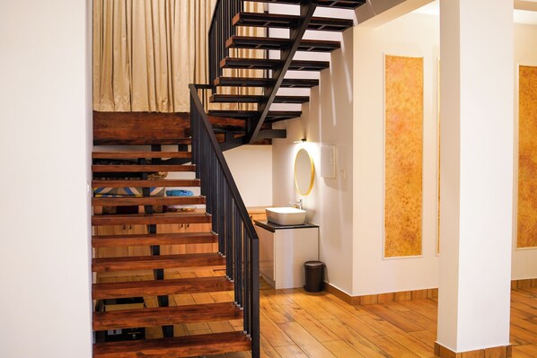 المنشأة من الداخل