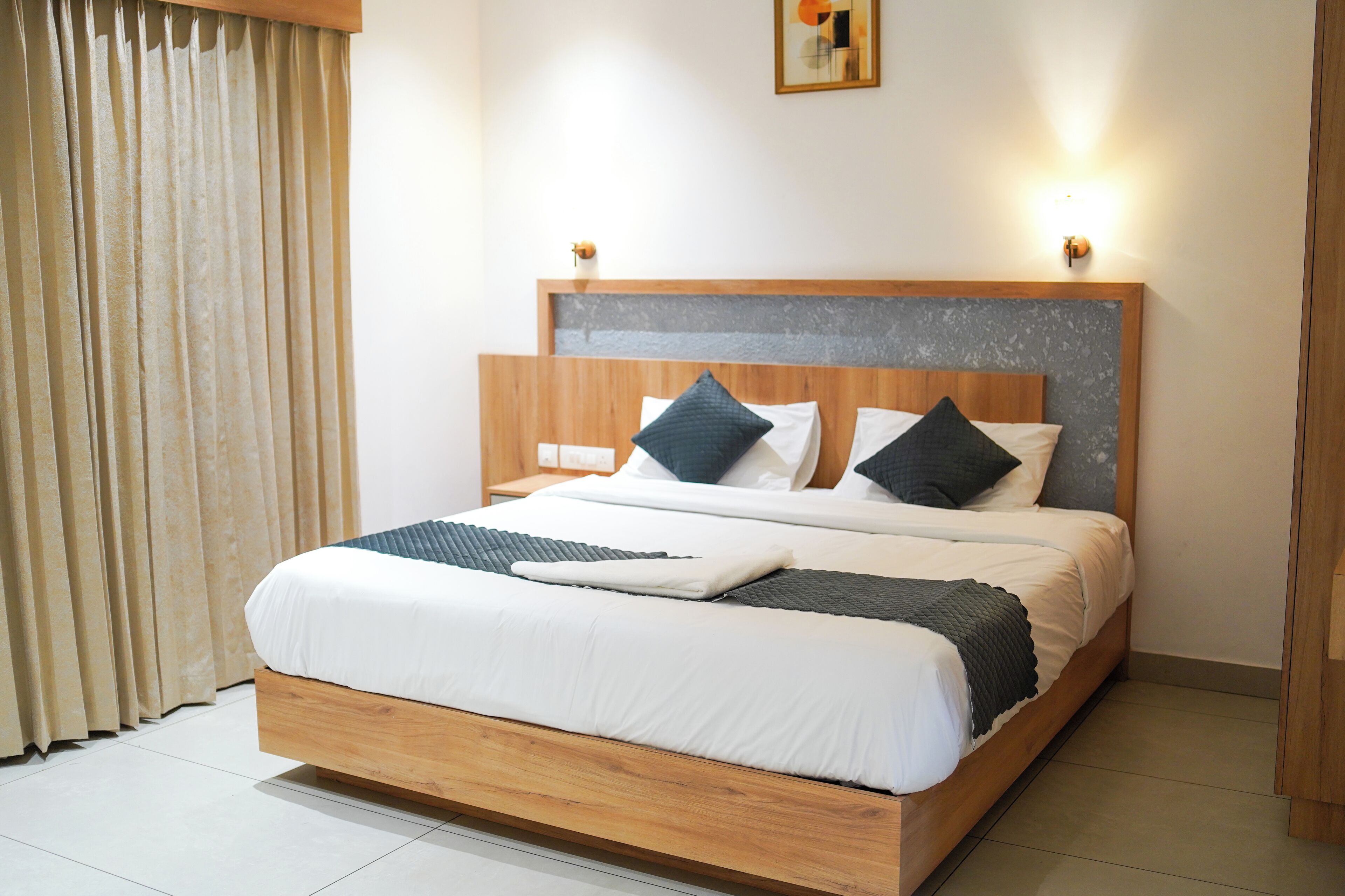 2 bedrooms, iron/ironing board, bed sheets