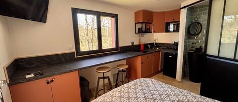 1 habitación, wifi y ropa de cama