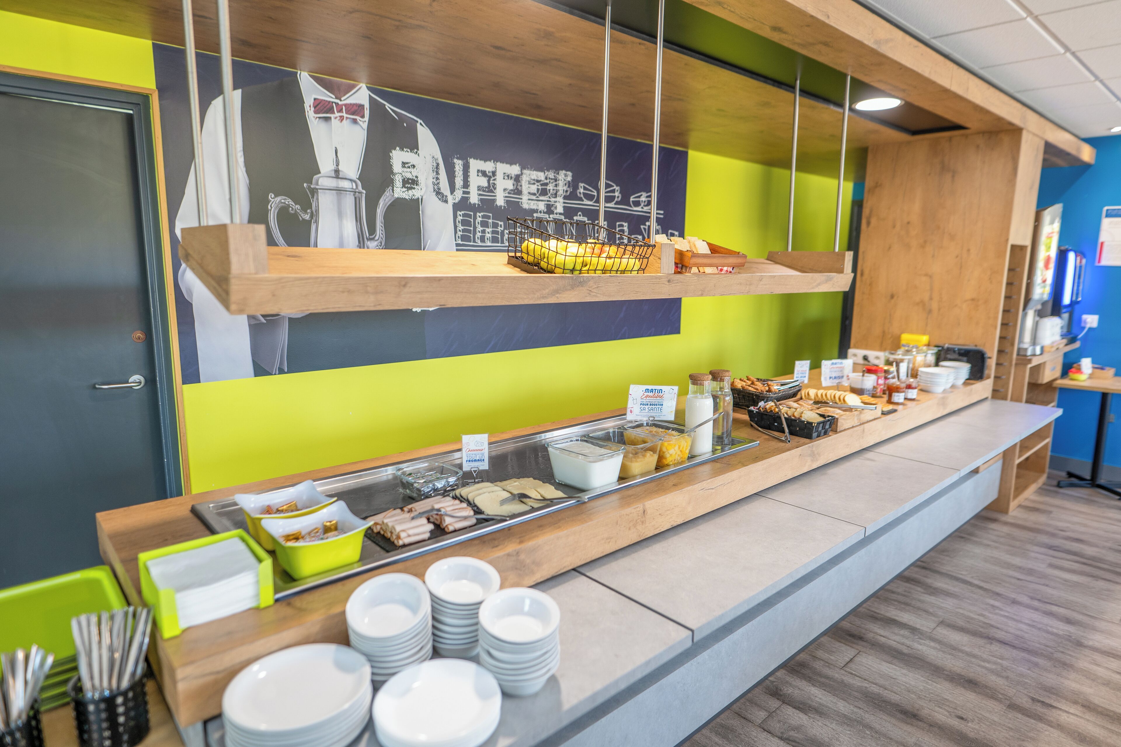 Petit déjeuner buffet (9.9 EUR par personne)