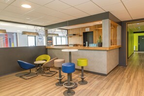 TV, offices - Ibis Budget Brest Sud Plougastel - Hôtel Rénové (Plougastel-Daoulas)