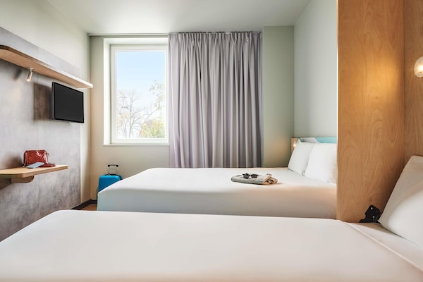 Triple Room, Multiple Beds