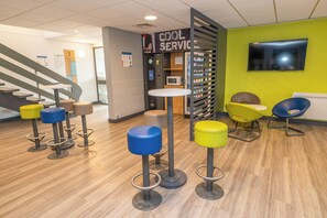 TV, offices - Ibis Budget Brest Sud Plougastel - Hôtel Rénové (Plougastel-Daoulas)