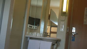 Shower, hydromassage showerhead, towels, soap