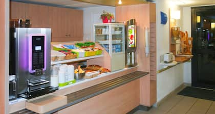 Ibis Budget Niort Est La CrĂšche
