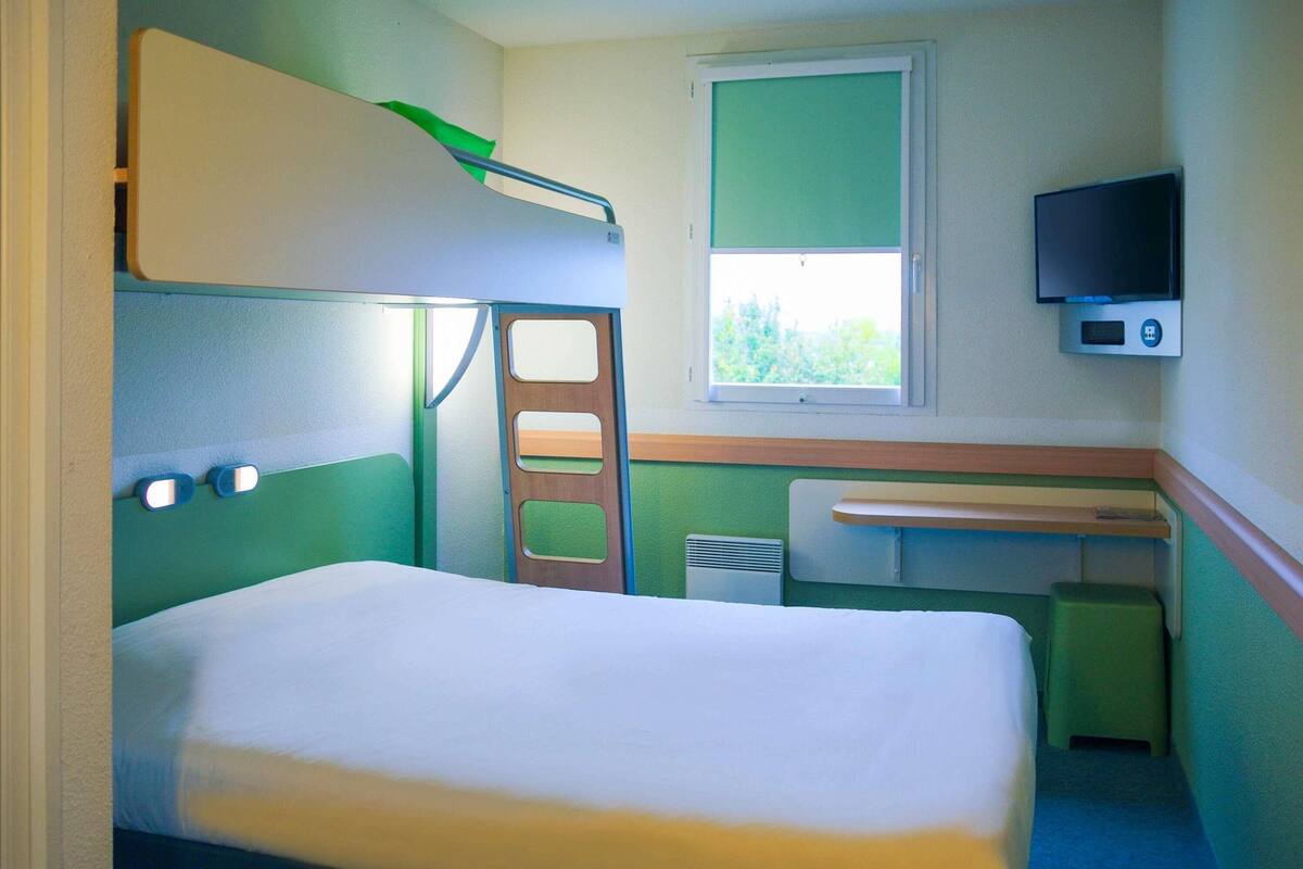 Standaard kamer, Meerdere bedden | Een laptopwerkplek, geluiddichte muren, gratis wifi, beddengoed