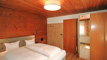 2 Schlafzimmer, Reisekinderbett, kostenloses WLAN
